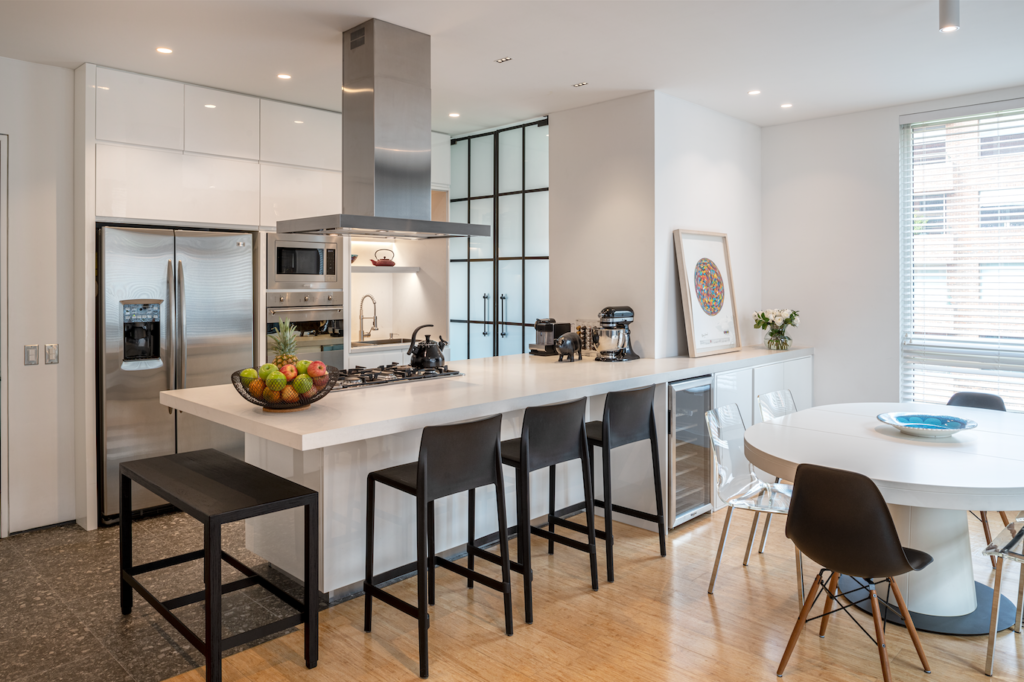 La transformación de un apartamento bogotano de materiales cálidos y colores neutros La transformación de un apartamento bogotano de materiales cálidos y colores neutros