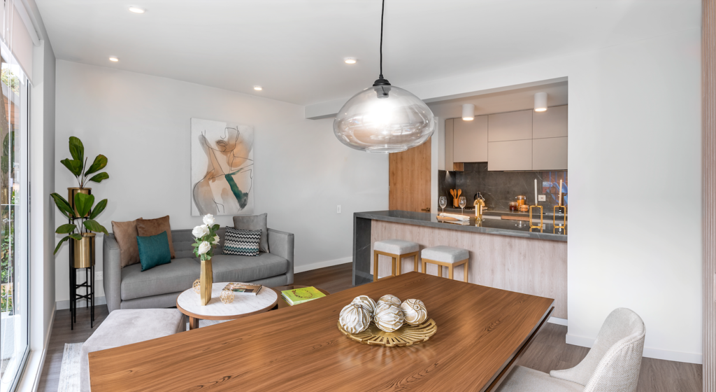 Un proyecto bogotano de amarilo con diseño de interior de lujo