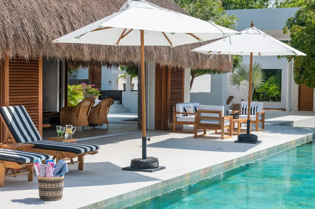 Una casa en barú, bolivar diseñada para resaltar el clima y el paisaje de la región