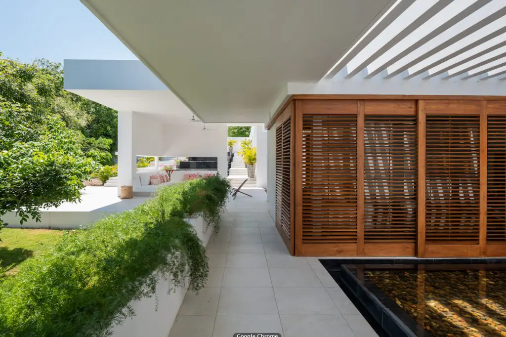 Una casa en barú, bolivar diseñada para resaltar el clima y el paisaje de la región