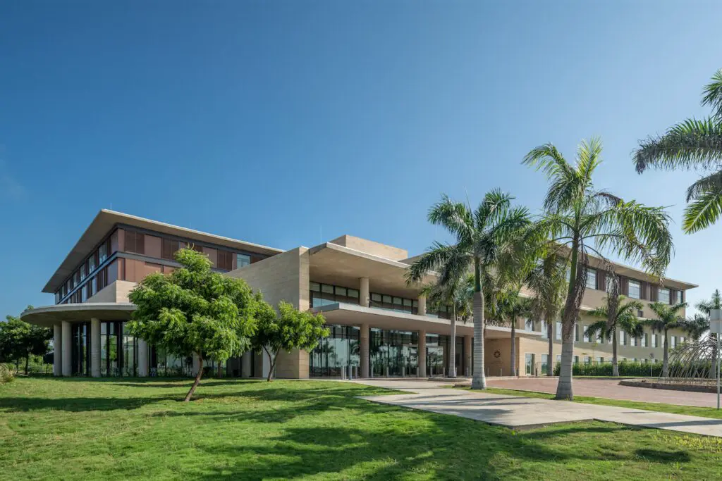 Centro hospitalario serena del mar, un lugar amable e inspirador, diseñado para ayudar a sanar a las personas Centro hospitalario serena del mar, un lugar amable e inspirador, diseñado para ayudar a sanar a las personas