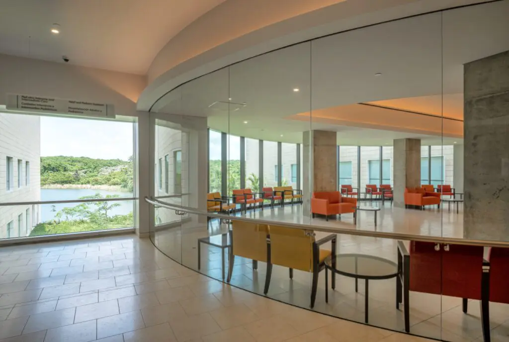 Centro hospitalario serena del mar, un lugar amable e inspirador, diseñado para ayudar a sanar a las personas Centro hospitalario serena del mar, un lugar amable e inspirador, diseñado para ayudar a sanar a las personas