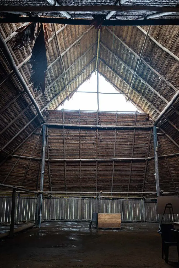 Tejer sentimientos: la maloca andoque como refugio de la memoria en caquetá