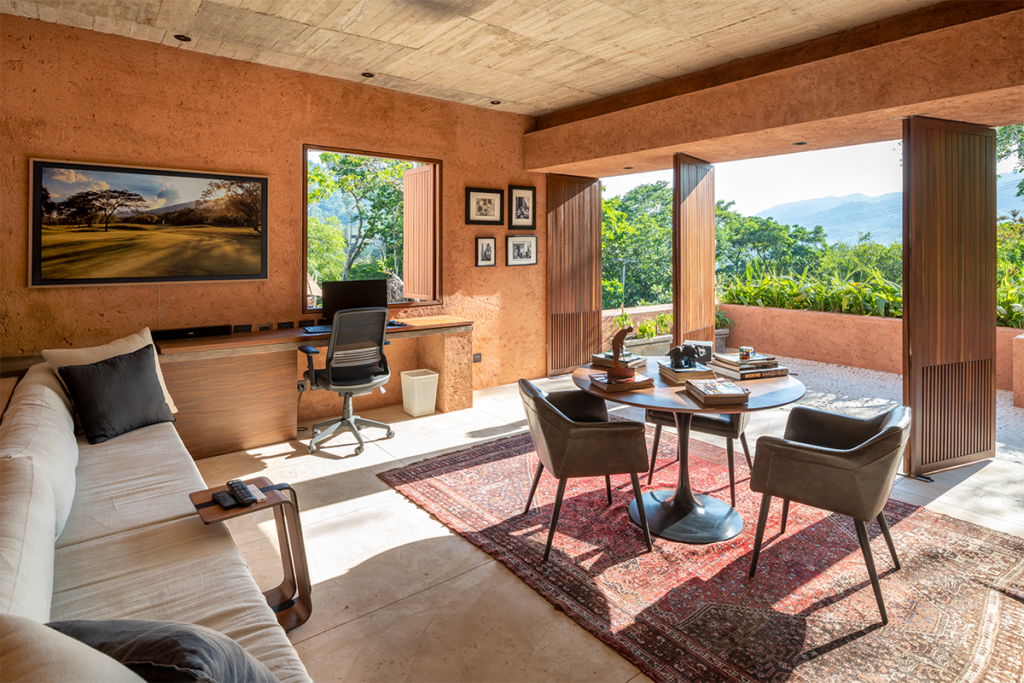 La arquitectura de esta casa en villeta propone otra forma de habitar el trópico