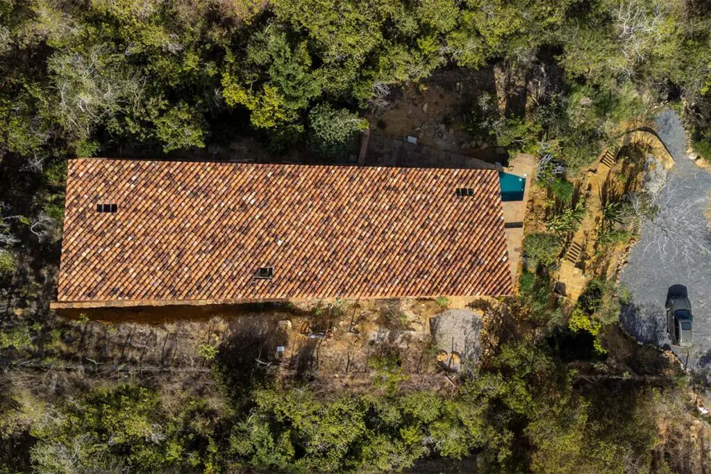 Memoria y tradición: una vivienda en barichara que se adapta a la región