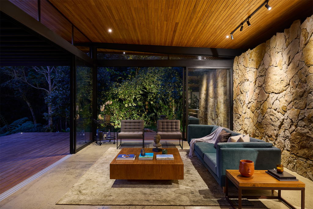 Una casa en el bosque del valle del cauca, ligera y sólida a la vez