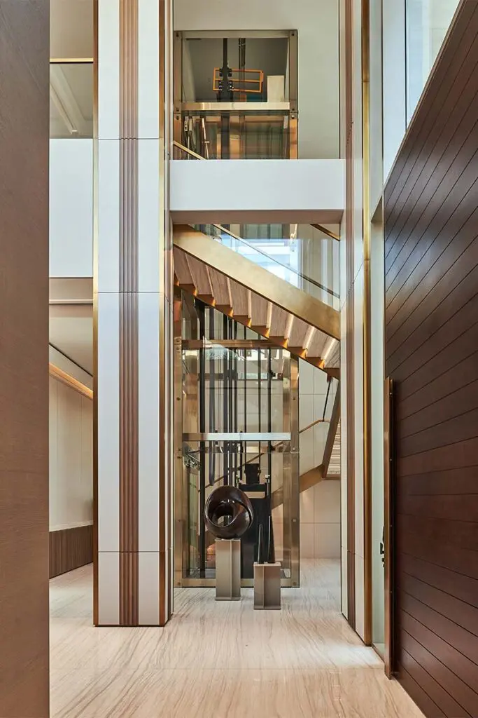 La composición geométrica que define este baño con profundidad sorprendente