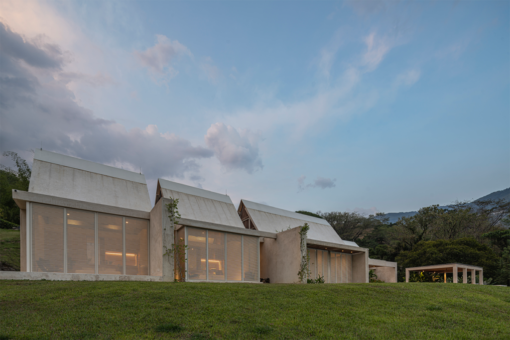 Una casa en antioquia diseñada como una residencia de recreo para una familia belga Una casa en antioquia diseñada como una residencia de recreo para una familia belga