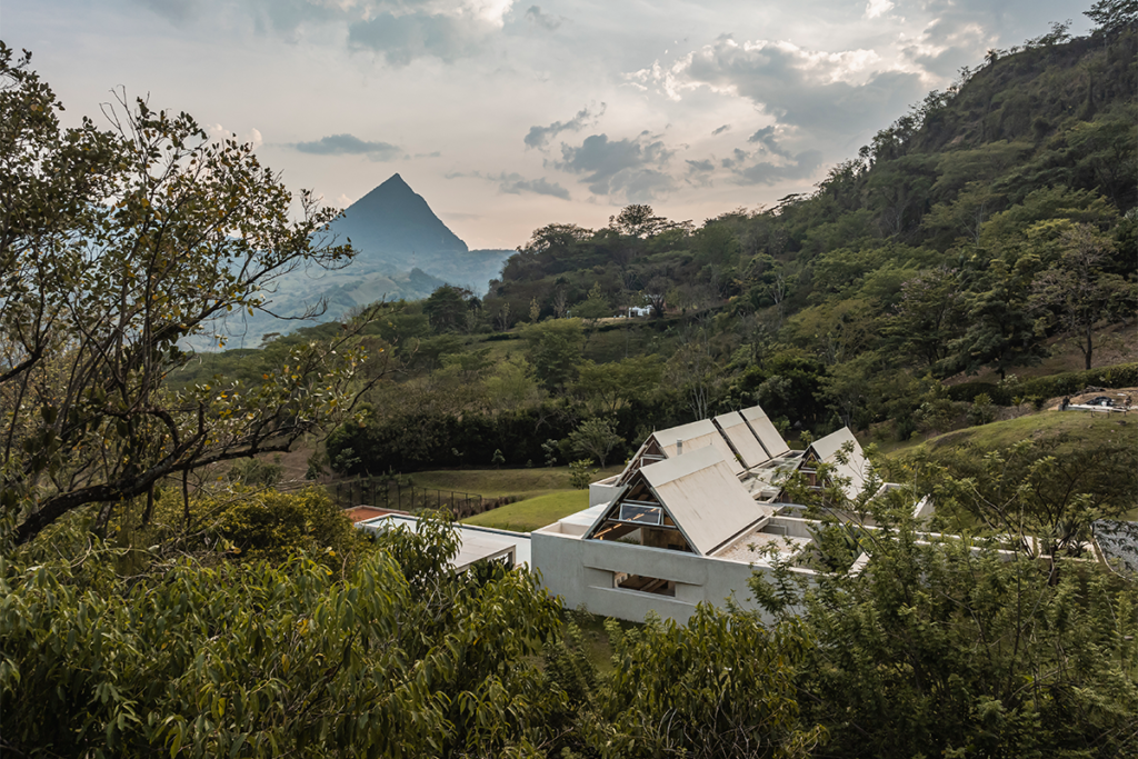 Una casa en antioquia diseñada como una residencia de recreo para una familia belga Una casa en antioquia diseñada como una residencia de recreo para una familia belga