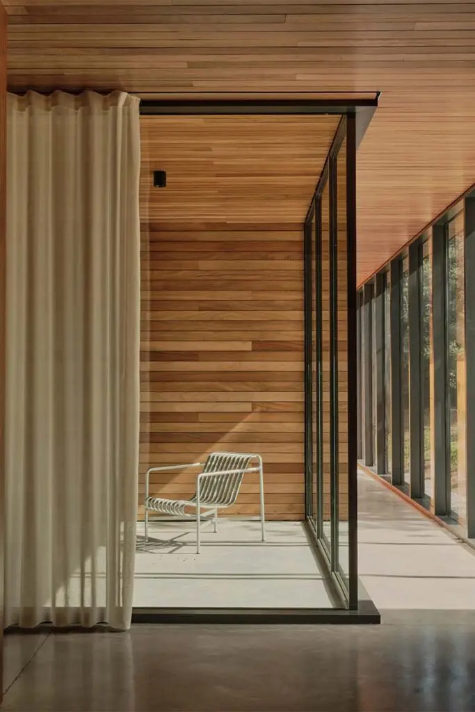 Esta casa parece vieja, pero es nueva: arquitectura que respeta la tradición