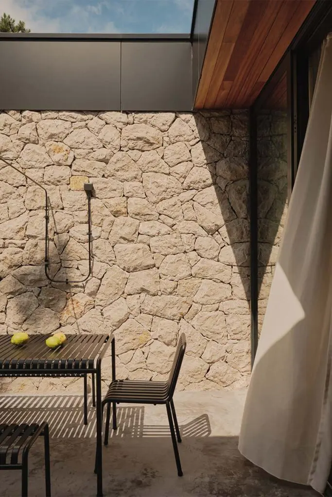 Esta casa parece vieja, pero es nueva: arquitectura que respeta la tradición