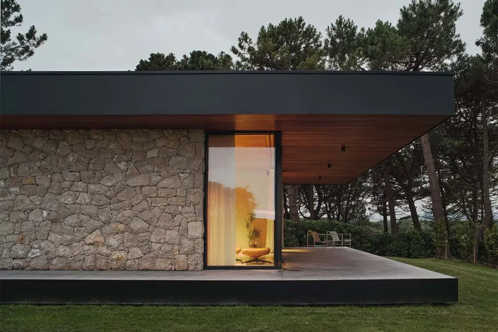 Esta casa parece vieja, pero es nueva: arquitectura que respeta la tradición