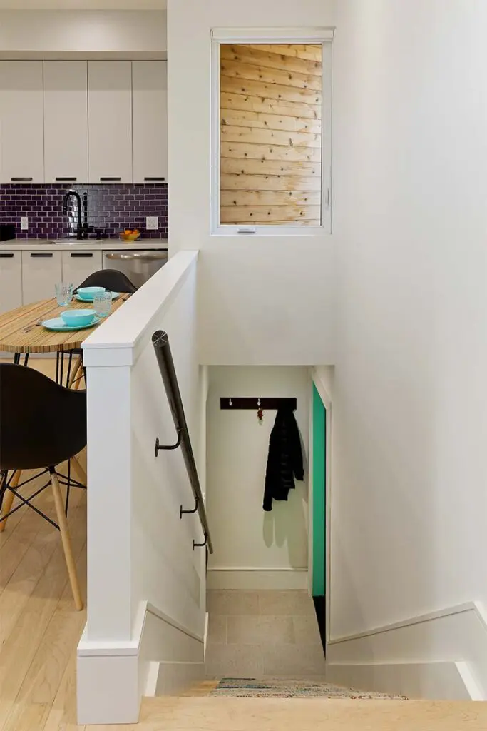 Esta es una ‘casa en el árbol’ que a su vez funciona como una cochera