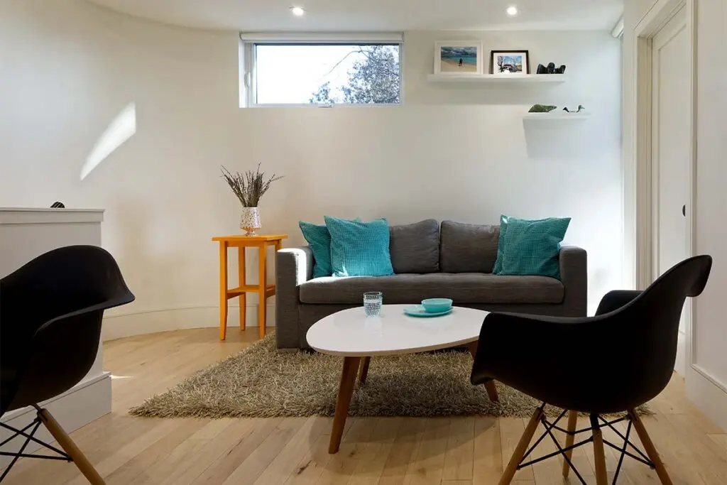 Esta es una ‘casa en el árbol’ que a su vez funciona como una cochera