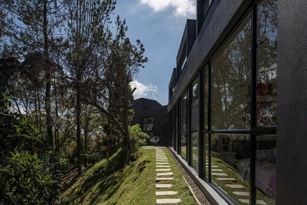 Arquitectura casa medellín por la firma toledo estudio de arquitectura.