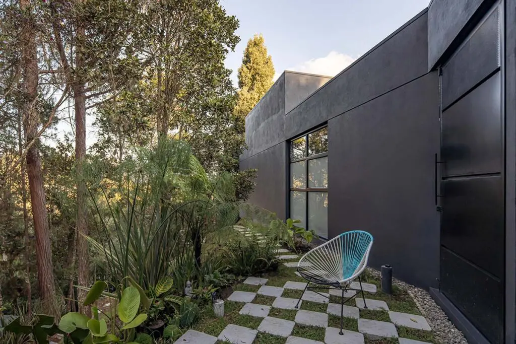 La buena vida se disfruta en la arquitectura de esta casa a las afueras de medellín