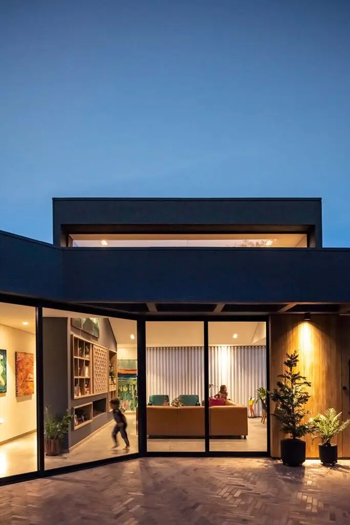 La buena vida se disfruta en la arquitectura de esta casa a las afueras de medellín