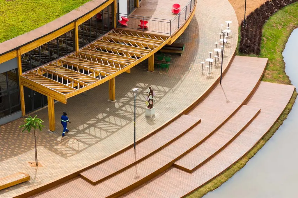 Un edificio en brasil con una arquitectura al servicio del encuentro