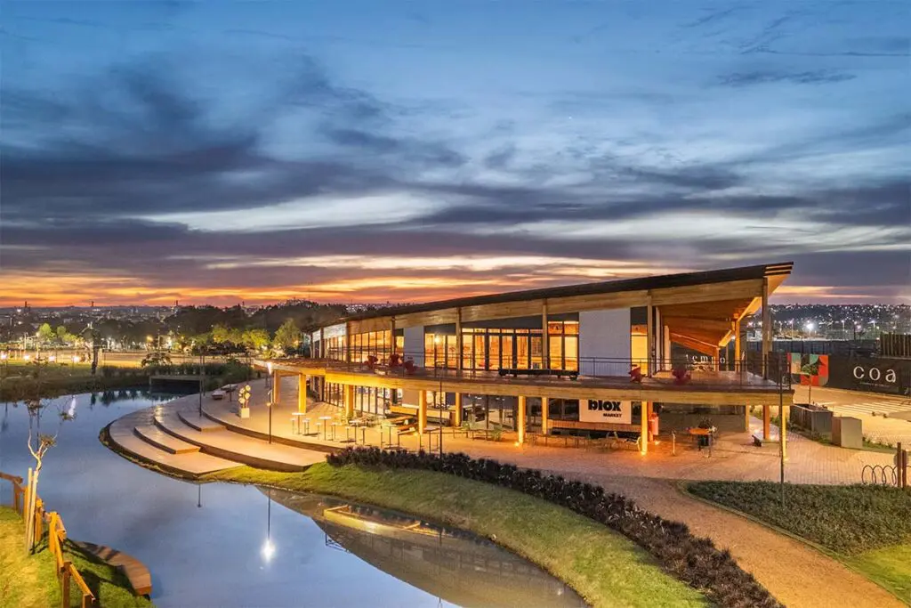 Un edificio en brasil con una arquitectura al servicio del encuentro