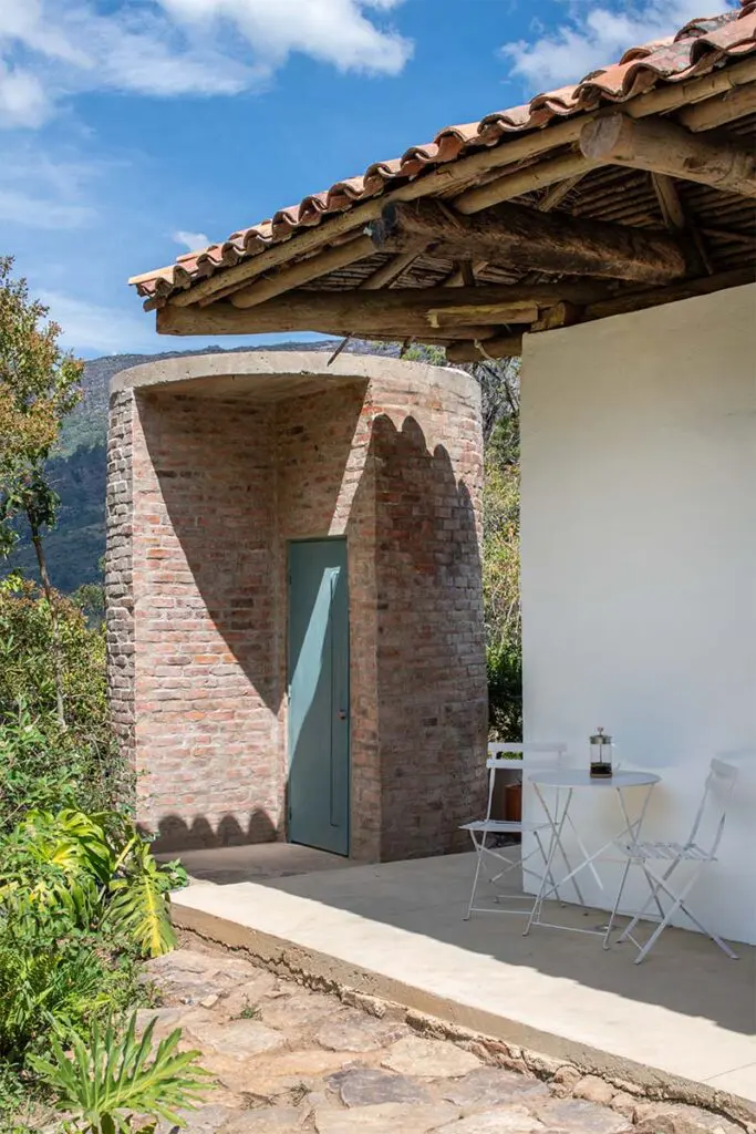 Esta premiada casa en el valle de tenza se reconstruyó con estéticas de la región