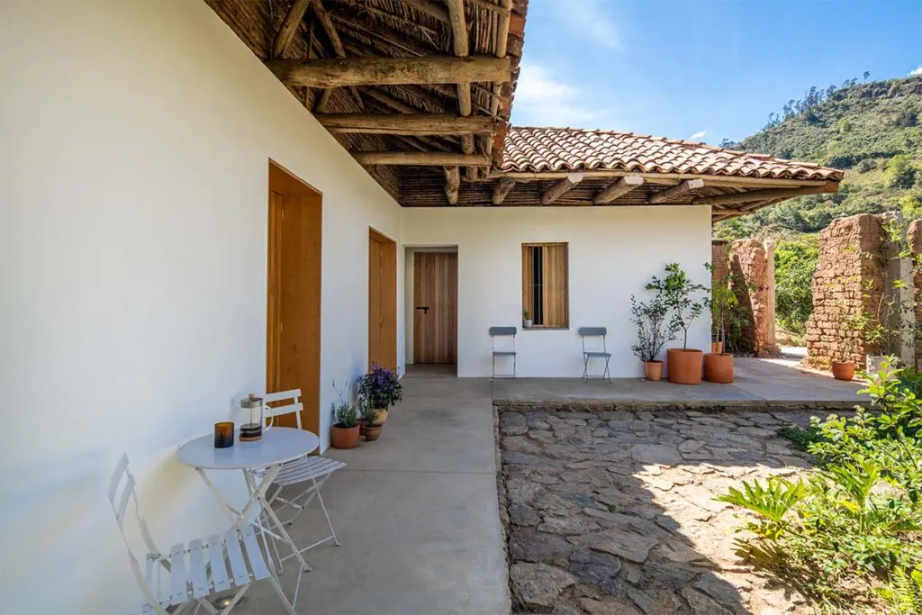 Esta premiada casa en el valle de tenza se reconstruyó con estéticas de la región