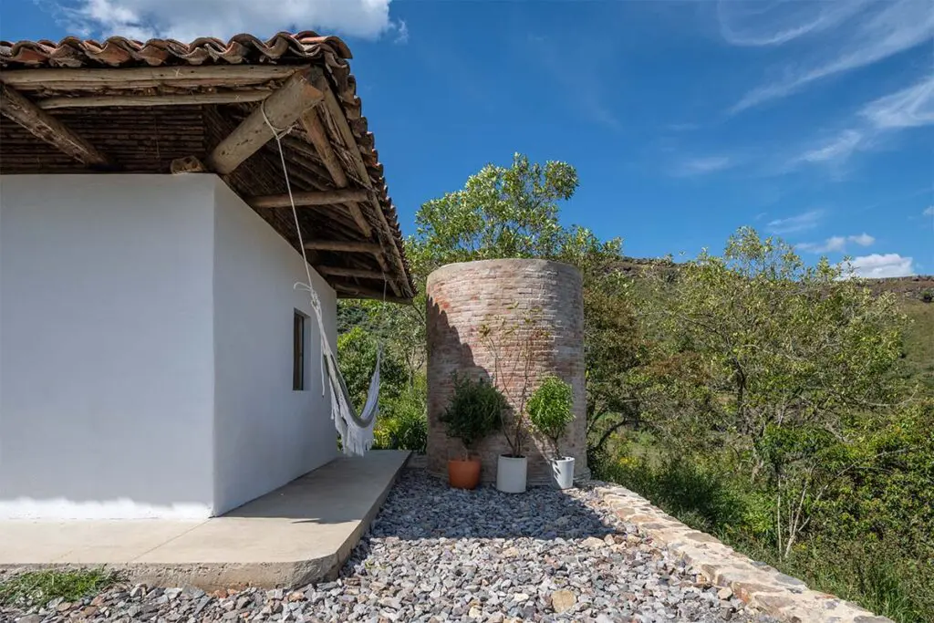Esta premiada casa en el valle de tenza se reconstruyó con estéticas de la región