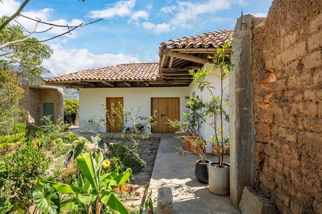 Esta premiada casa en el valle de tenza se reconstruyó con estéticas de la región