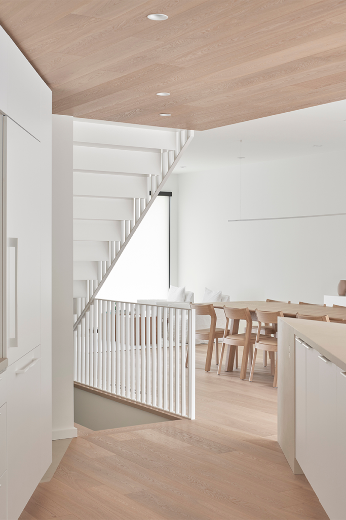 ‘casa w’ es una vivienda en canadá con una arquitectura sencilla y singular