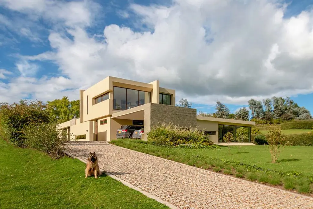 El diseño de esta casa en la calera es confortable y equilibrado El diseño de esta casa en la calera es confortable y equilibrado