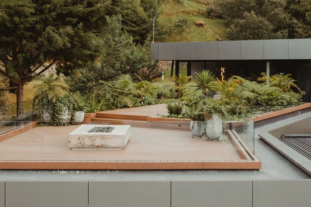 Cuatro grandes casas en medellín que se relacionan con su entorno