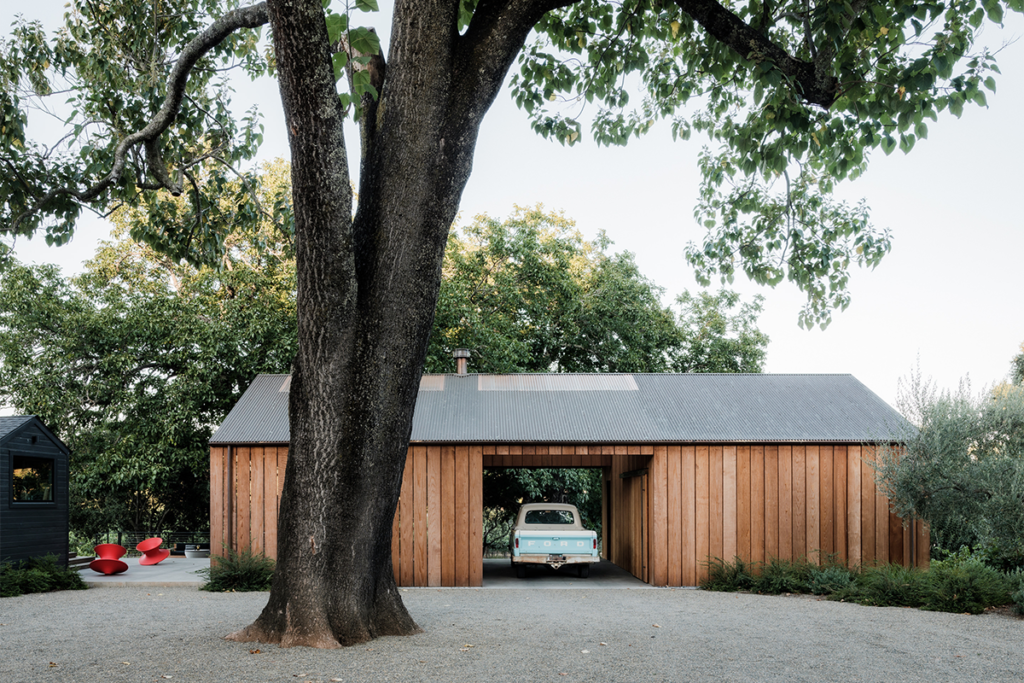 Una casa que aprovecha su encanto rústico y mezcla la vida moderna con la naturaleza Una casa que aprovecha su encanto rústico y mezcla la vida moderna con la naturaleza