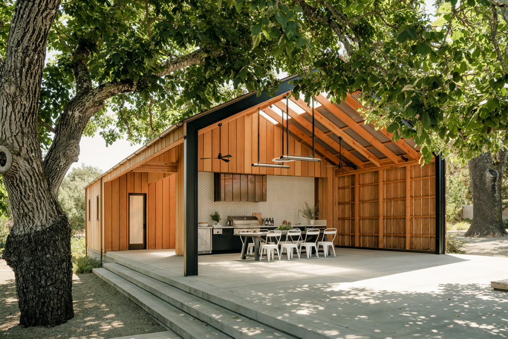 Una casa que aprovecha su encanto rústico y mezcla la vida moderna con la naturaleza Una casa que aprovecha su encanto rústico y mezcla la vida moderna con la naturaleza