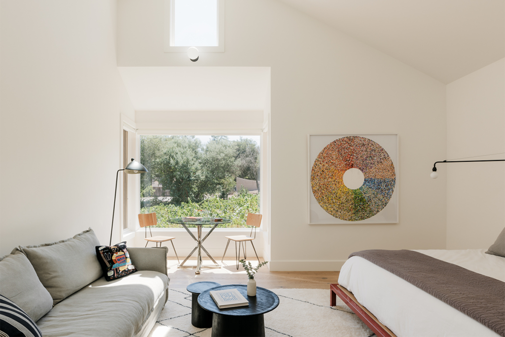 Una casa que aprovecha su encanto rústico y mezcla la vida moderna con la naturaleza Una casa que aprovecha su encanto rústico y mezcla la vida moderna con la naturaleza