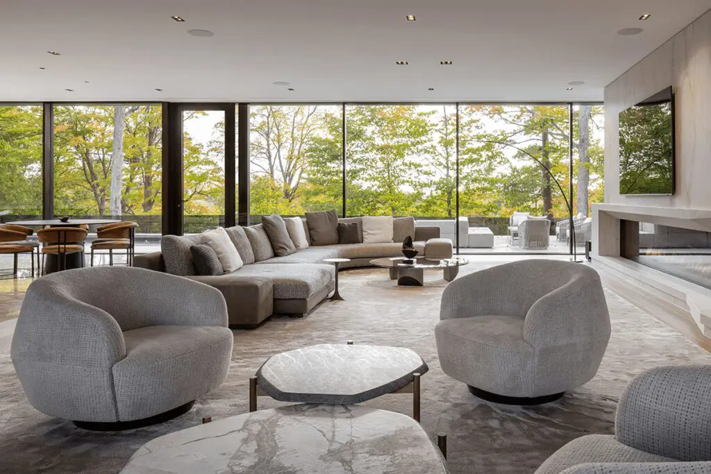 Una casa cálida y cómoda diseñada en forma de t Una casa cálida y cómoda diseñada en forma de t