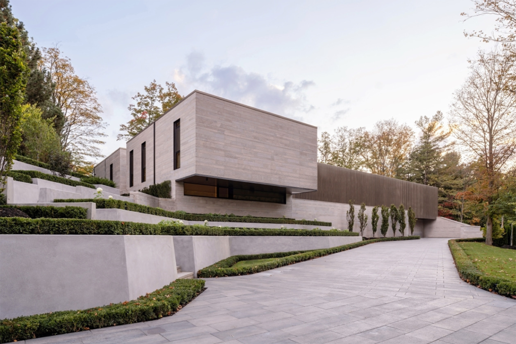 Una casa cálida y cómoda diseñada en forma de t