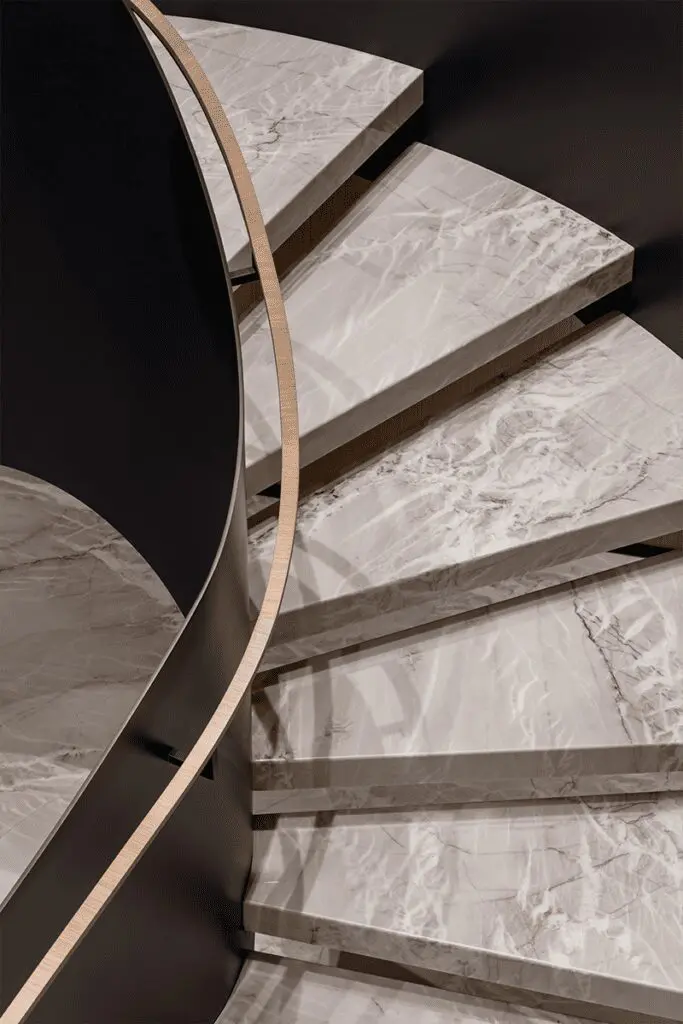 Una casa cálida y cómoda diseñada en forma de t Una casa cálida y cómoda diseñada en forma de t