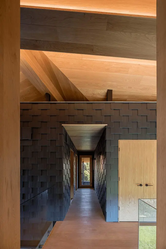 Esta arquitectura honra la conexión emocional con la tierra Esta arquitectura honra la conexión emocional con la tierra