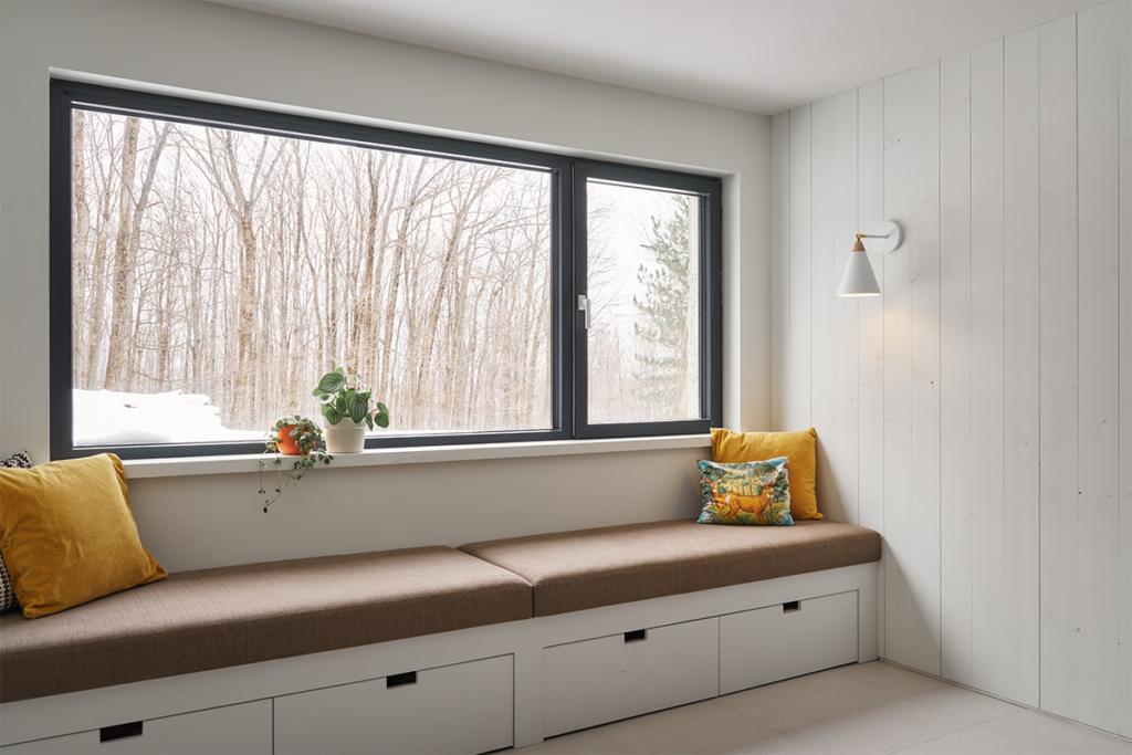 Una casa en la nieve que establece el equilibrio entre modernidad y patrimonio