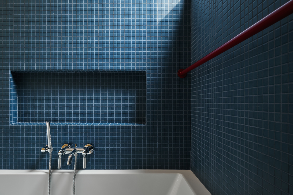 Una casa en la nieve que establece el equilibrio entre modernidad y patrimonio