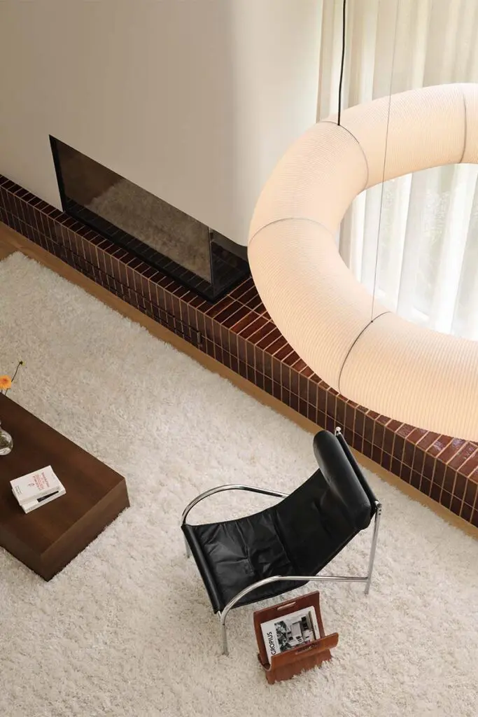 Una casa entre el bosque con una arquitectura sensible y serena Una casa entre el bosque con una arquitectura sensible y serena