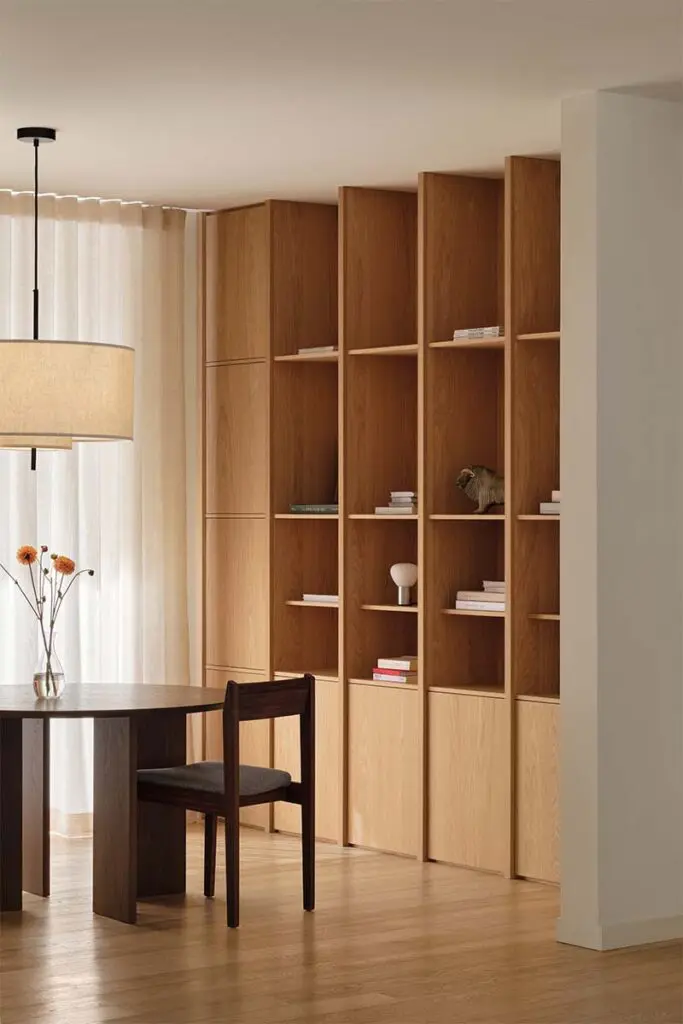 Una casa entre el bosque con una arquitectura sensible y serena Una casa entre el bosque con una arquitectura sensible y serena