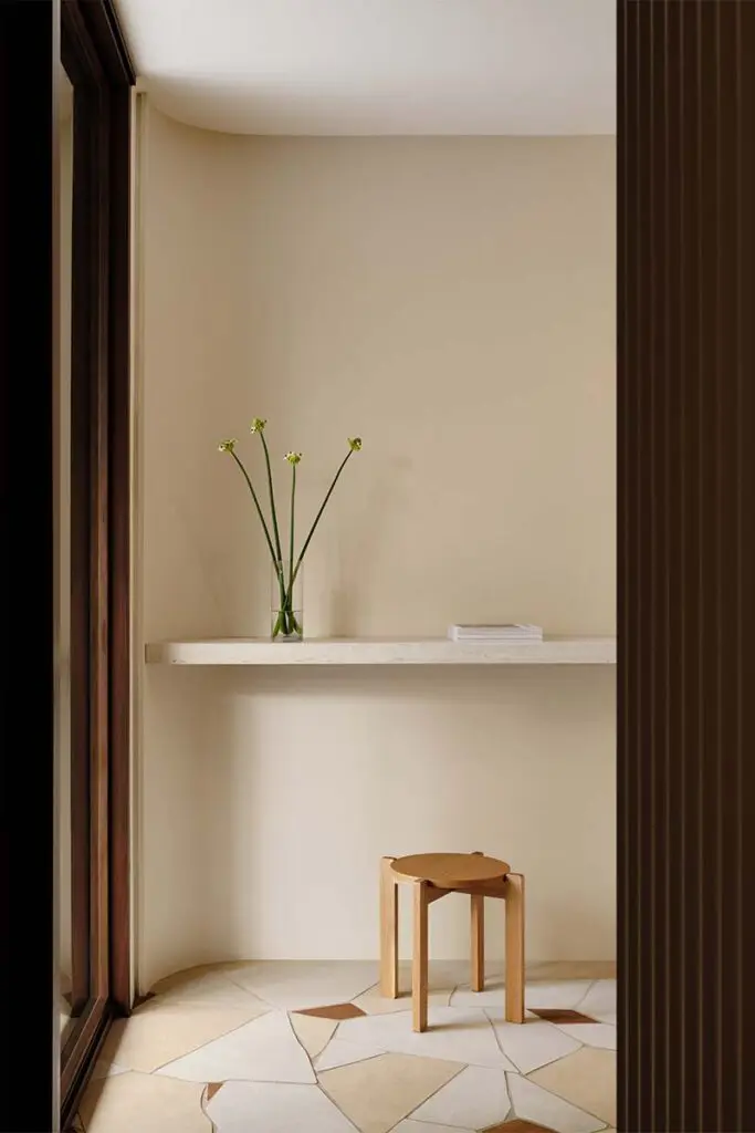 Una casa entre el bosque con una arquitectura sensible y serena Una casa entre el bosque con una arquitectura sensible y serena