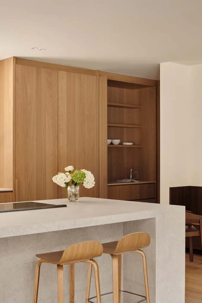 Una casa entre el bosque con una arquitectura sensible y serena Una casa entre el bosque con una arquitectura sensible y serena