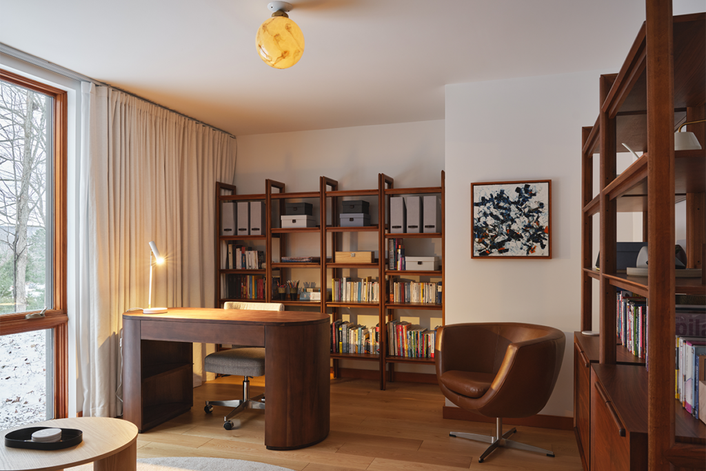 Una mezcla de líneas rectas y curvas compone el diseño de esta casa