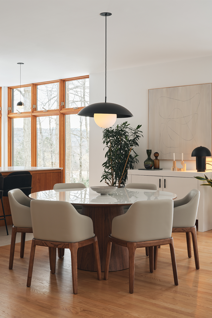 Una mezcla de líneas rectas y curvas compone el diseño de esta casa