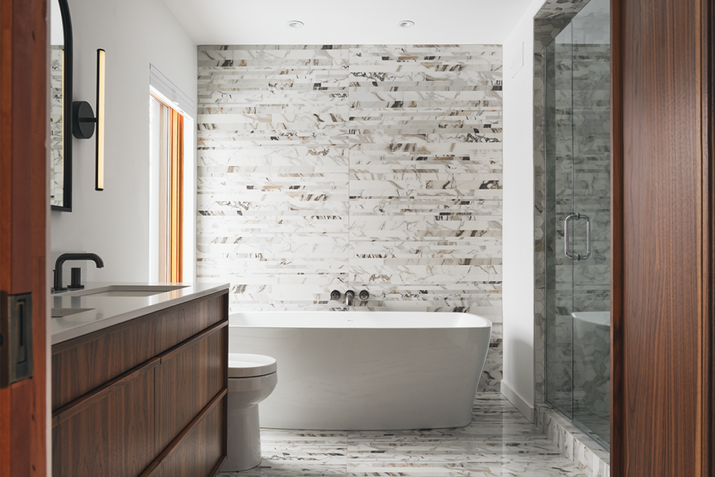 Una mezcla de líneas rectas y curvas compone el diseño de esta casa