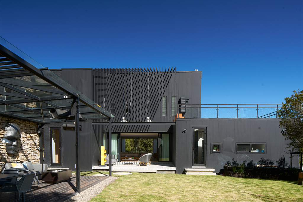 Herencia nórdica en una casa natural, sostenible y contemporánea