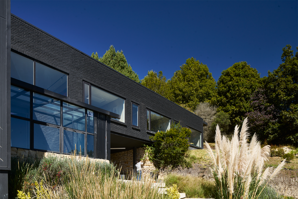 Herencia nórdica en una casa natural, sostenible y contemporánea