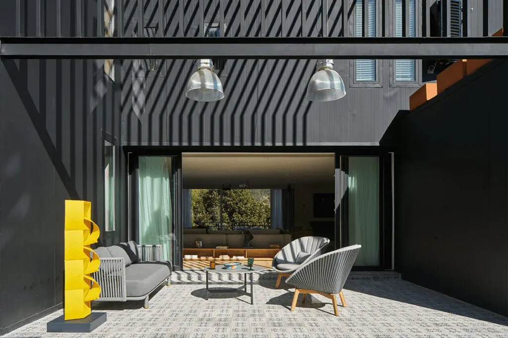Dos casas en colombia con diseños disruptivos y contemporáneos