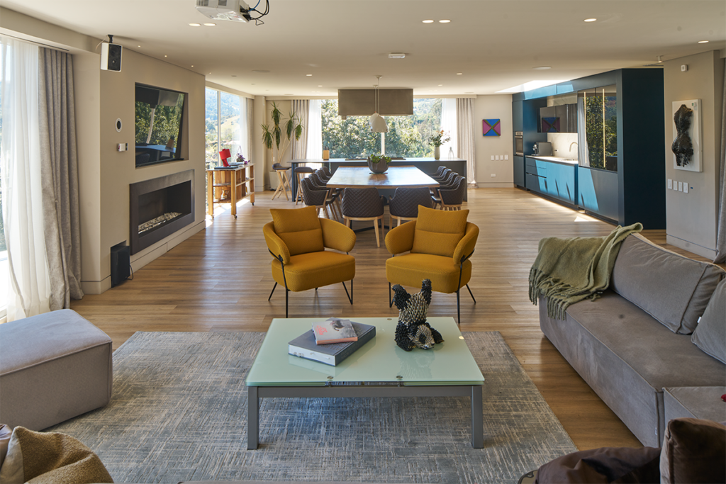 Dos casas en colombia con diseños disruptivos y contemporáneos